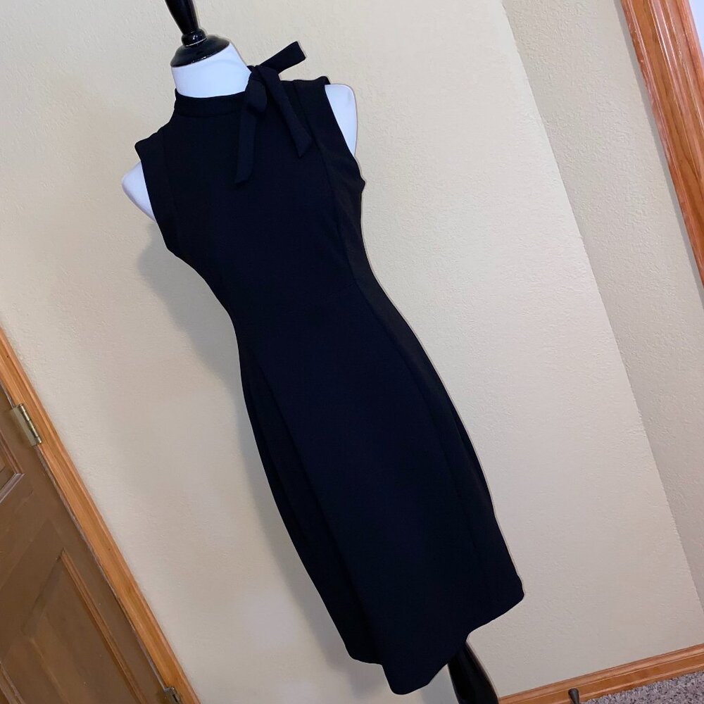 CALVIN KLEIN Black Dress size 8 STUNNING SLEEVELESS WITH BOW DETAIL NEAR NECK